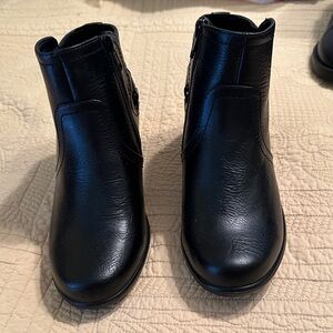 Size 8W Easy Street Black Ankle Boots. Never worn!  NWOT.